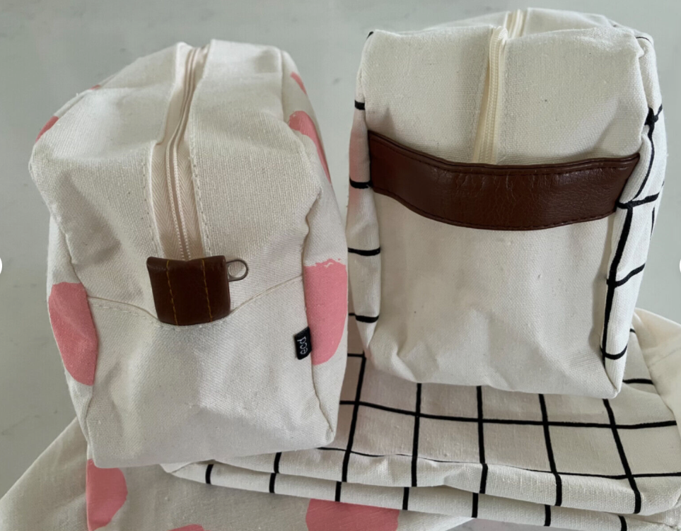 Cosmetic, toiletry, travel & makeup purses/bag